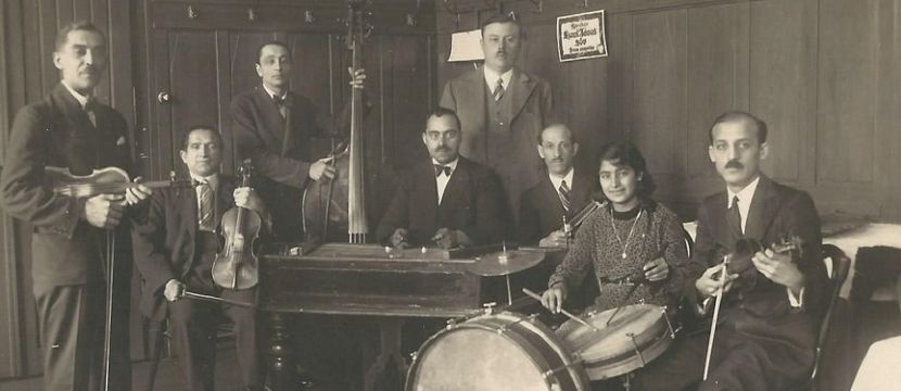 Cigány zenészek egy 2. világháború előtti magyarországi étteremben